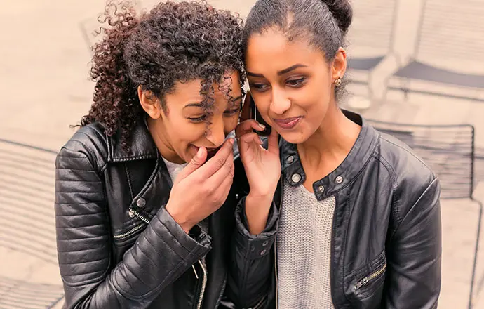 Voor mensen met een donkere huidskleur of wie zijn huid volledig bedekt, wordt aanbevolen om dagelijks 800 I.E. in te nemen. 