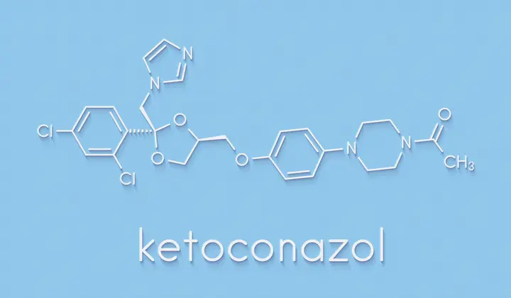 Ketoconazol is een anti-infectiemiddel dat de groei van de Malassezia furfur remt.