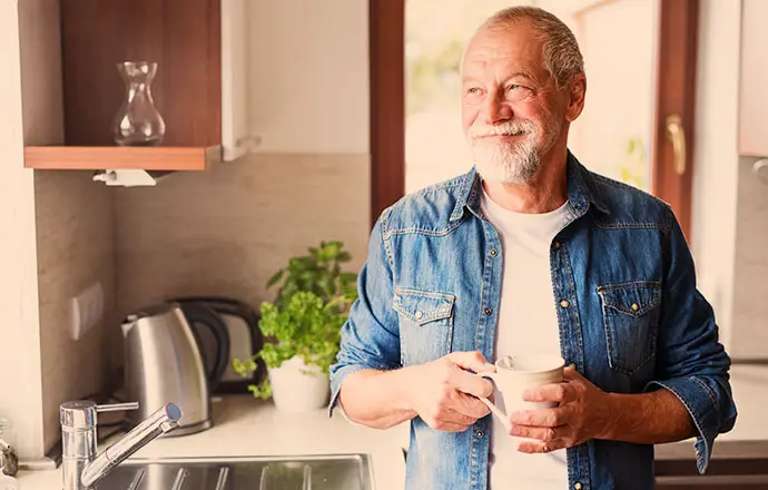 De dagelijks aanbevolen hoeveelheid vitamine D voor senioren is 800 I.E.