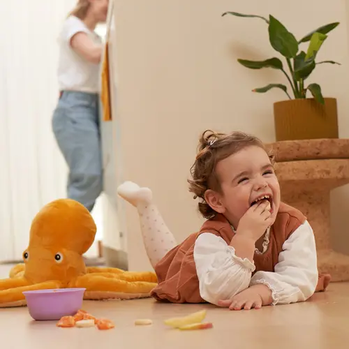 Les tout-petits sont des petits explorateurs.