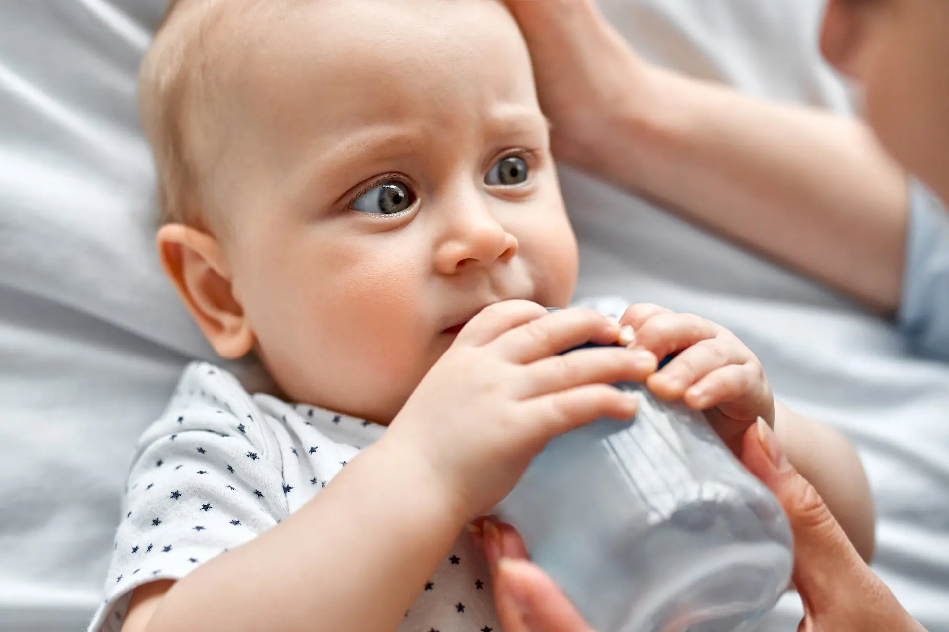 À qui conviennent les solutions salines comme les ORS pendant une diarrhée ?
