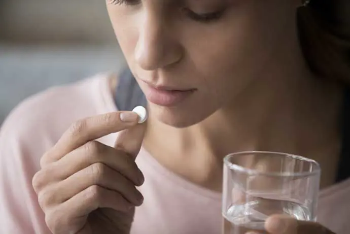 Douleur aiguë? Un antidouleur tel que le paracétamol peut aider. Ne le prenez jamais sur une longue période sans l’avis d’un médecin.