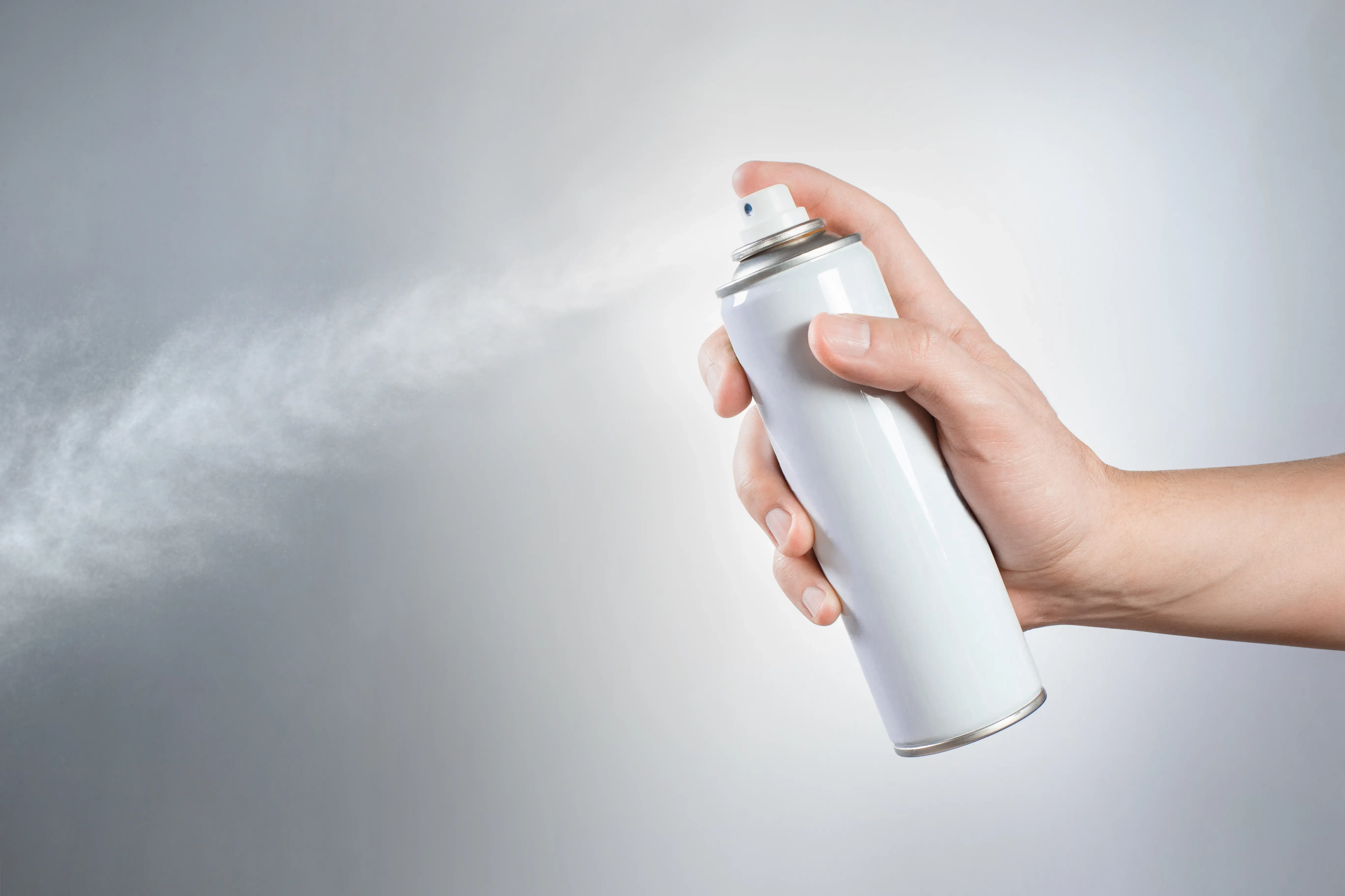 Er is geen garantie dat je luizen kan voorkomen met haarlak. 