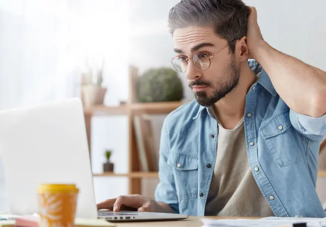 Les poux chez les adultes sont également possibles.