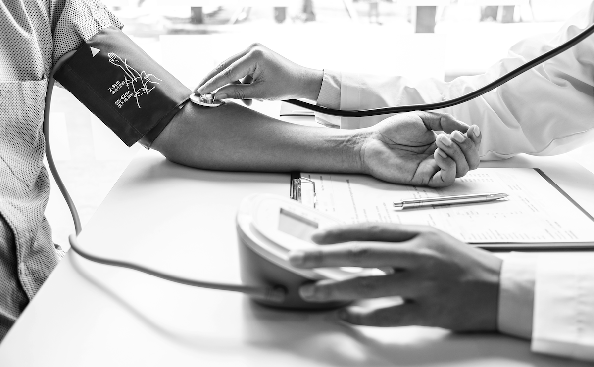 Une carence prolongée ou extrême en magnésium peut entraîner des arythmies cardiaques et plus