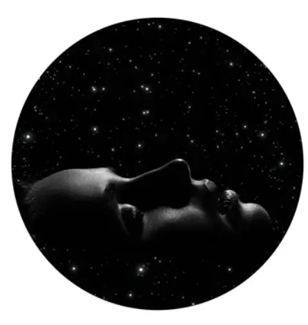 Ben je telkens rond dezelfde tijd wakker ’s nachts? Verschillende verklaringen zijn mogelijk daarvoor. 