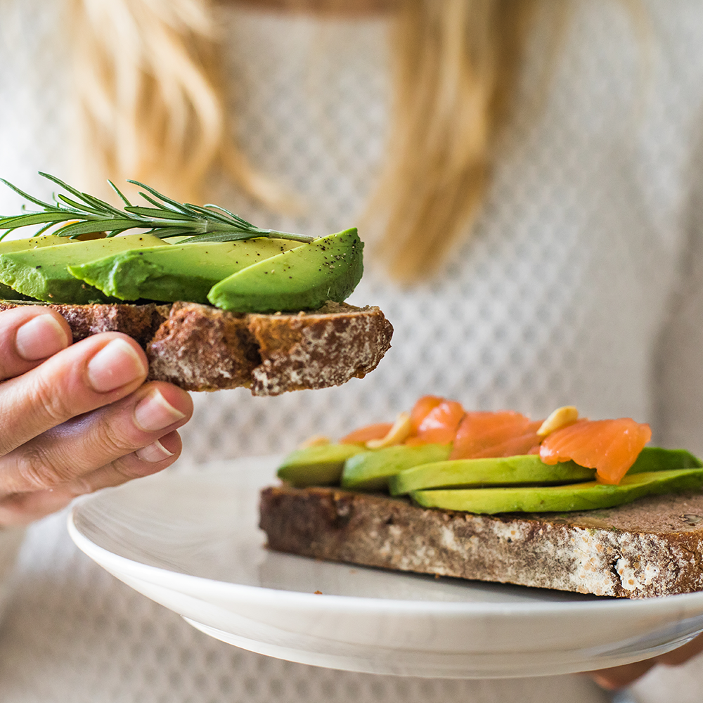 Un mode de vie sain et une bonne hygiène des toilettes favorisent votre circulation sanguine et réduisent la pression autour de votre anus, ce qui facilite le traitement des hémorroïdes.