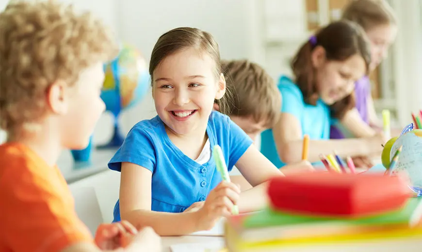 Een luizenplaag in de klas? Ontdek hier heel wat handige hulpmiddelen.