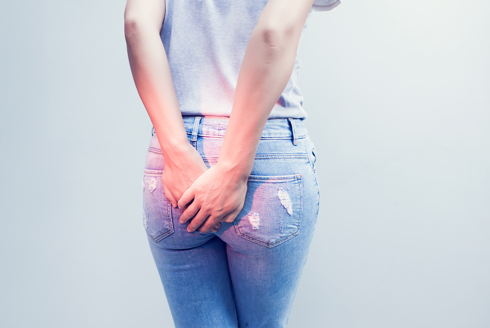 Les hémorroïdes sont des vaisseaux sanguins gonflés et affaissés à l'extrémité de votre rectum qui sont causés par une pression accrue autour du sphincter de votre anus.